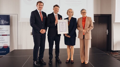 Rektor UwB i dziekan Wydziału Chemii oficjalnie odebrali Certyfikat Doskonałości Kształcenia PKA dla kierunku chemia kryminalistyczna i sądowa