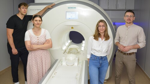 Mateusz Orzełowski, Emilia Bożek, Julia Krystowczyk i dr Łukasz Łabieniec. 
