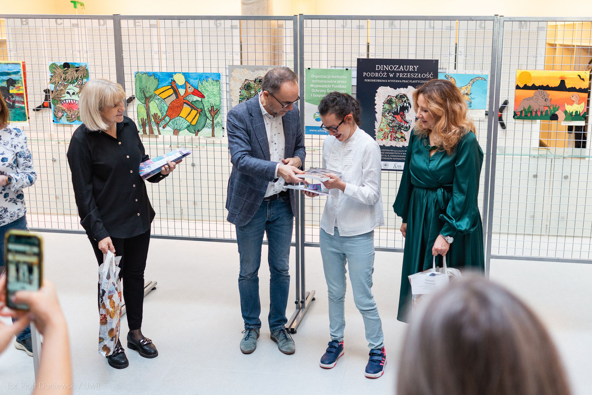 16_wystawa_dinozaury.jpg