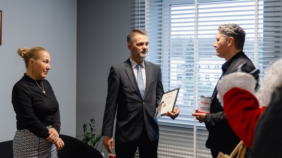 Uniwersytecka cegiełka dla Fundacji &bdquo;Pom&oacute;ż im&rdquo;