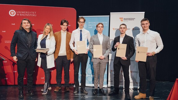 konkurs debat oksfordzkich w kampusie UwB