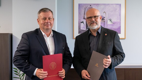 Piotr Glinka i prof. UwB Tomasz Bajkowski