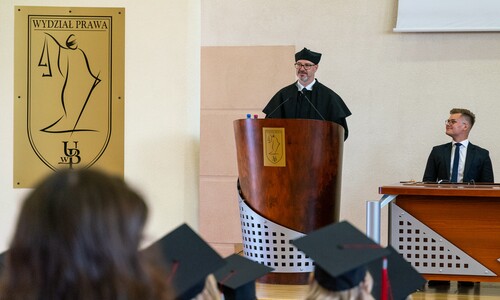 prof. dr hab. Rafał Dowgier przy m&oacute;wnicy