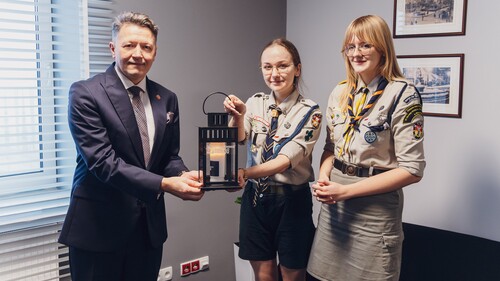 prof. Mariusz Popławski, Kinga Dobek i Oliwia Goździkiewicz