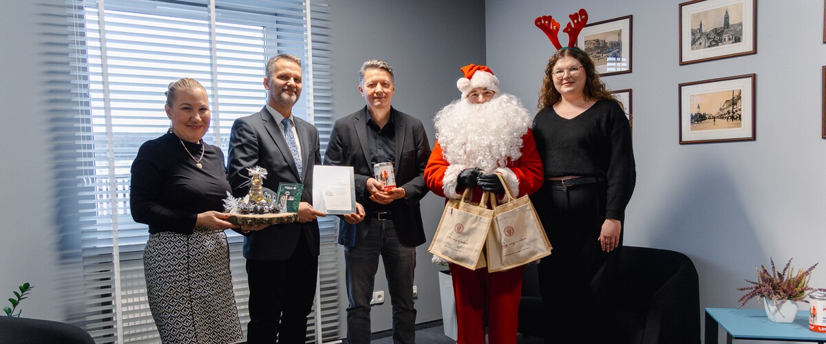 Uniwersytecka cegiełka dla Fundacji „Pomóż im”