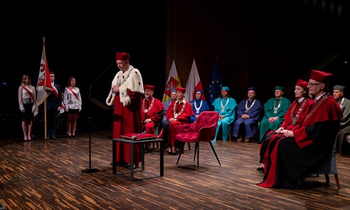 Rektor otwiera uroczystość