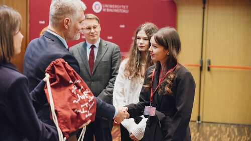Prorektor ds. kształcenia dr hab. Krzysztof Korotkich, prof. UwB