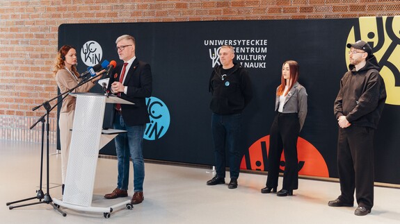 prof. UwB Krzysztof Korotkich