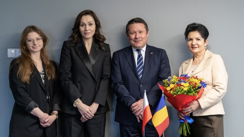 Zdjęcie grupowe od lewej: Sylwia Leszczuk, prof. Agnieszka Piekutowska, Ambasador Cosmin Onisii, konsul honorowa Rumunii Ewa Moroz-Ustymowicz