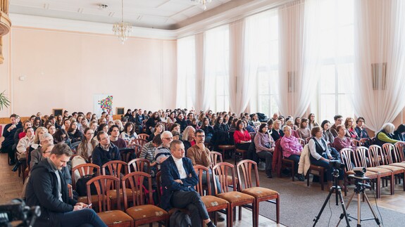 publiczność na spotkaniu z Krzysztofem Zanussim