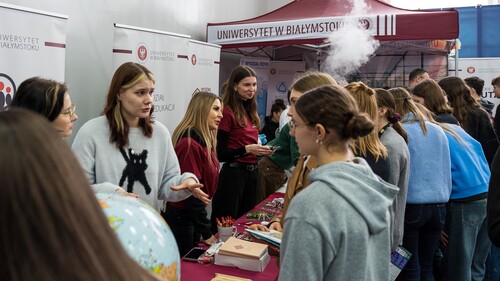 Uniwersytet w Białymstoku na XX Targach Edukacyjnych w II LO w Białymstoku