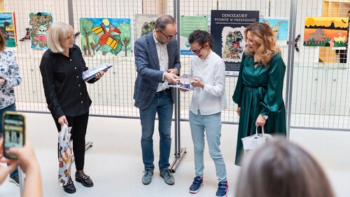 Dinozaury w kampusie Uniwersytetu w Białymstoku. Zapraszamy na wyjątkową wystawę plastyczną wyjątkowych artystów