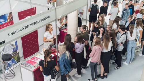 Białostocki Salon Maturzystów Perspektywy 2025 w kampusie Uniwersytetu w Białymstoku. Zapraszamy uczniów, rodziców i nauczycieli