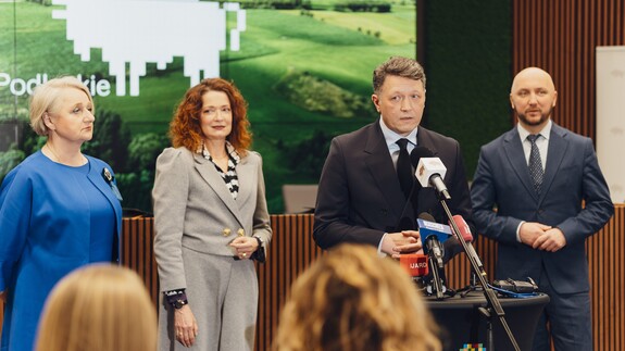 Wiesława Burnos, Marta Kosior-Kasberuk, prof. PB, prof. Mariusz Popławski i Łukasz Prokorym