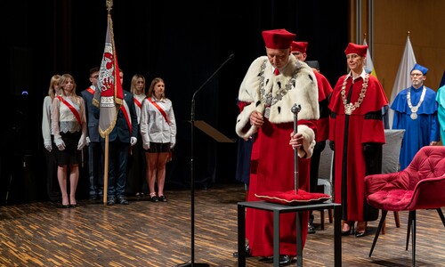 Rektor otwiera uroczystość