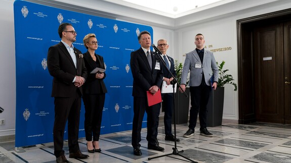 Standardy w obronie godności – konferencja w Senacie RP z udziałem władz i przedstawicieli Uniwersytetu w Białymstoku