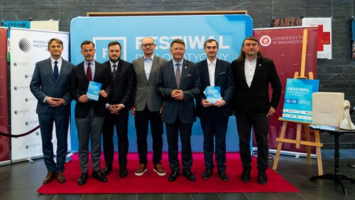 Znakomici goście i ciekawe spotkania – Festiwal Dyplomatyczny im. prof. Stefana Mellera wraca do Białegostoku. Warto tu być!