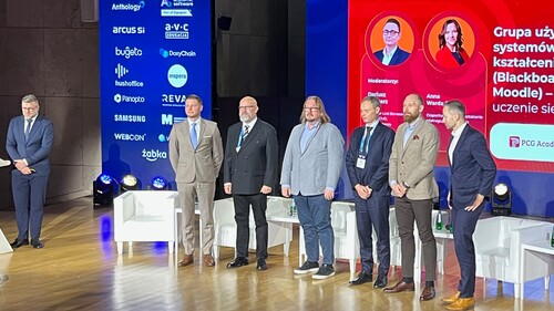 Trzeci z lewej - Prorektor ds. rozwoju - dr hab. Tomasz Bajkowski, prof. UwB