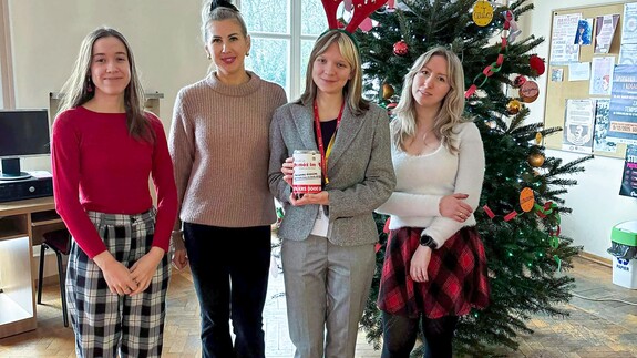 Uniwersytecka cegiełka dla Fundacji &bdquo;Pom&oacute;ż im&rdquo;