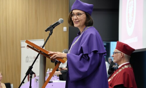 przemawia dr hab. Urszula Wr&oacute;blewska, prof. UwB