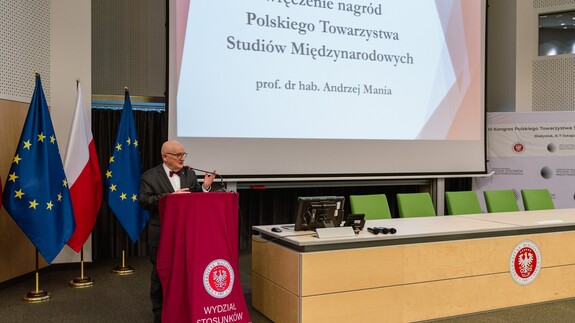 prof. dr hab. Andrzej Mania