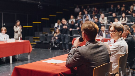 konkurs debat oksfordzkich w kampusie UwB