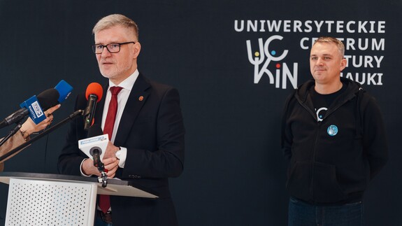 prof. UwB Krzysztof Korotkich