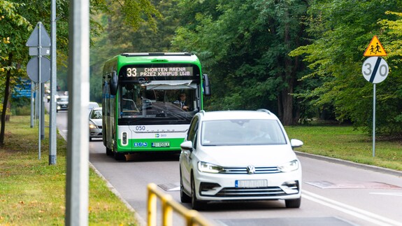 jadący autobus