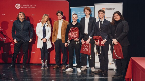 konkurs debat oksfordzkich w kampusie UwB