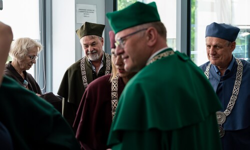 Dziekani w togach