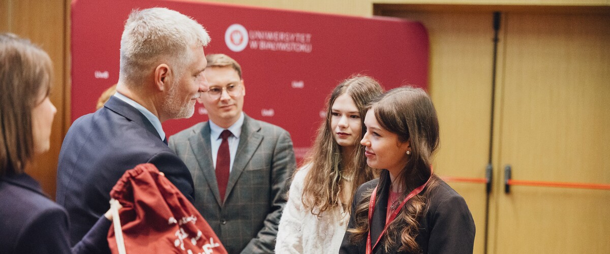 Prorektor ds. kształcenia dr hab. Krzysztof Korotkich, prof. UwB