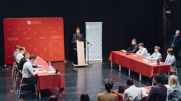 konkurs debat oksfordzkich w kampusie UwB