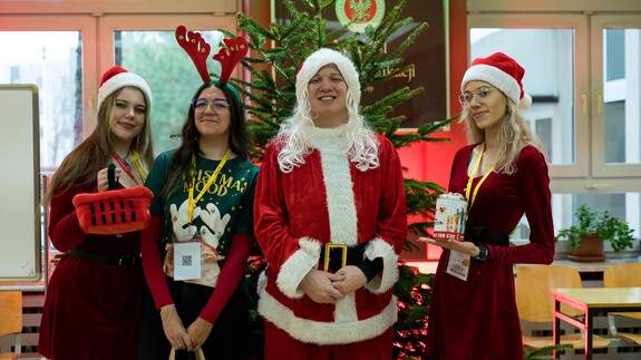 Uniwersytecka cegiełka dla Fundacji &bdquo;Pom&oacute;ż im&rdquo;