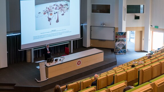 Prof. Zbigniew Oksiuta: między sztuką i nauką, architekturą i biologią