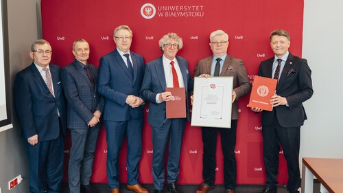 historycy na posiedzeniu Senatu UwB wraz z rektorem uczelni