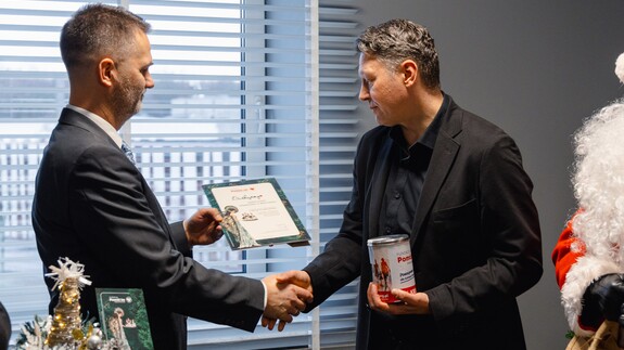 Uniwersytecka cegiełka dla Fundacji &bdquo;Pom&oacute;ż im&rdquo;