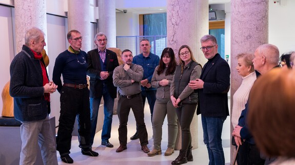 Śladami Don Kichota, Ikara, tancerki z Moulin Rouge, a nawet Olgi Tokarczuk. Wyjątkowa wystawa w kampusie UwB