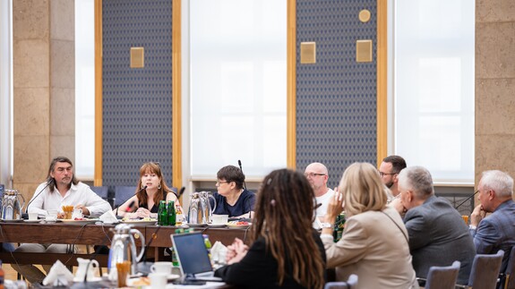Naukowcy z Wydziału Stosunków Międzynarodowych UwB w Eksperckim Zespole Doradczym ds. Bezpieczeństwa Informacyjnego RP