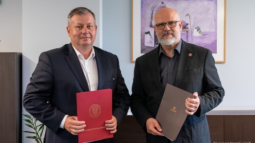 Piotr Glinka i prof. UwB Tomasz Bajkowski