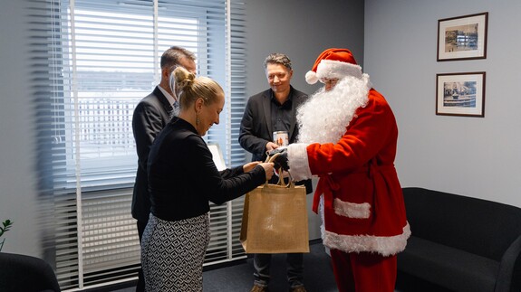 Uniwersytecka cegiełka dla Fundacji &bdquo;Pom&oacute;ż im&rdquo;