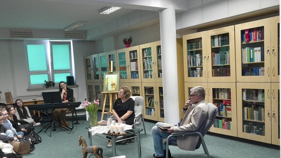 Agnieszka Panas,  dr Zofia Olek-Redlarska, dr hab. Krzysztof Korotkich, prof. UwB