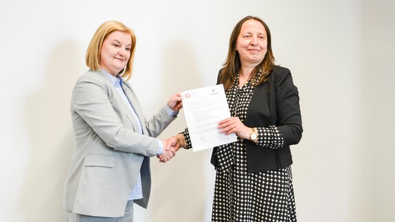 Aneta Boruch i dr hab. Alina Dobrogowska, prof UwB