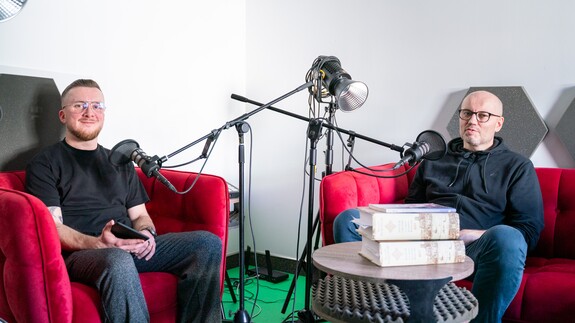 Jan Wyspiański i prof. UwB Bartosz Kuźniarz