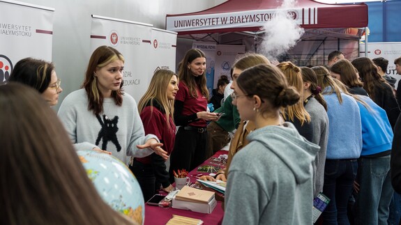 Uniwersytet w Białymstoku na XX Targach Edukacyjnych w II LO w Białymstoku