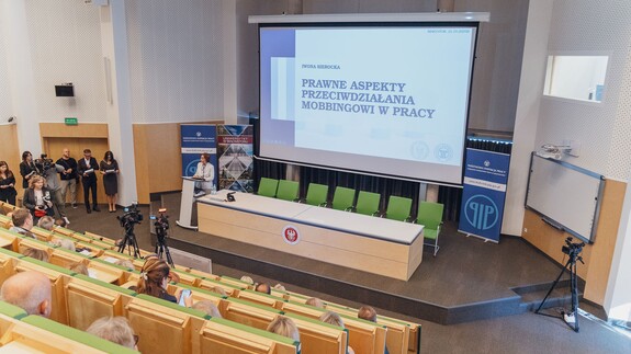 dr hab. Iwona Sierocka, prof. UwB