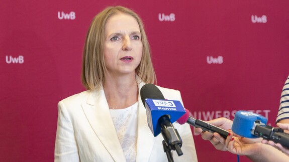 rof. UwB Alicja Korzeniecka-Bondar