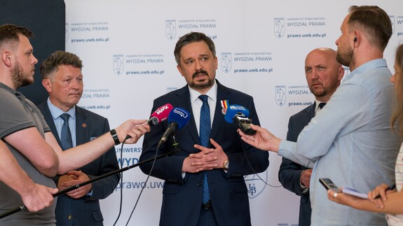  prof. Marcin Wiącek